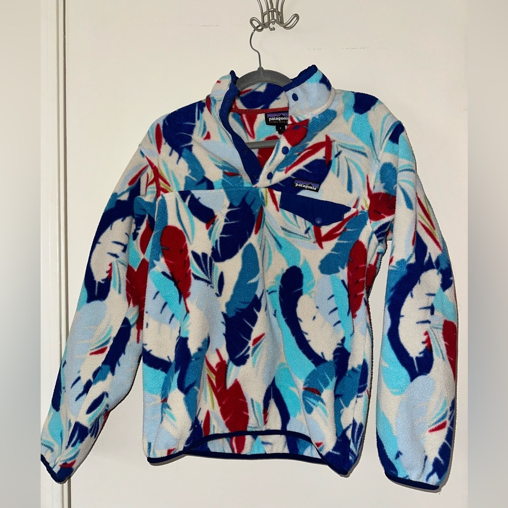 Womens Patagonia Feather Pattern Size Small Lightly Worn great condition